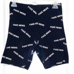 “Fake News” stretch bike short.